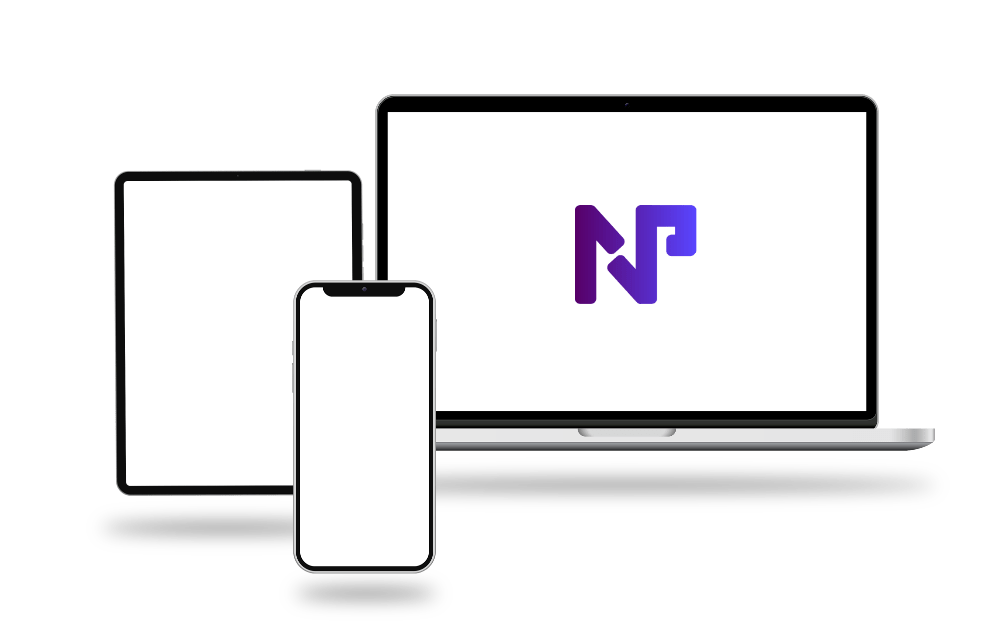 Edle Präsentation von Laptop, Tablet und Smartphone, die über dem Boden schweben mit leeren Bildschirmen und NP-Webservice Logo